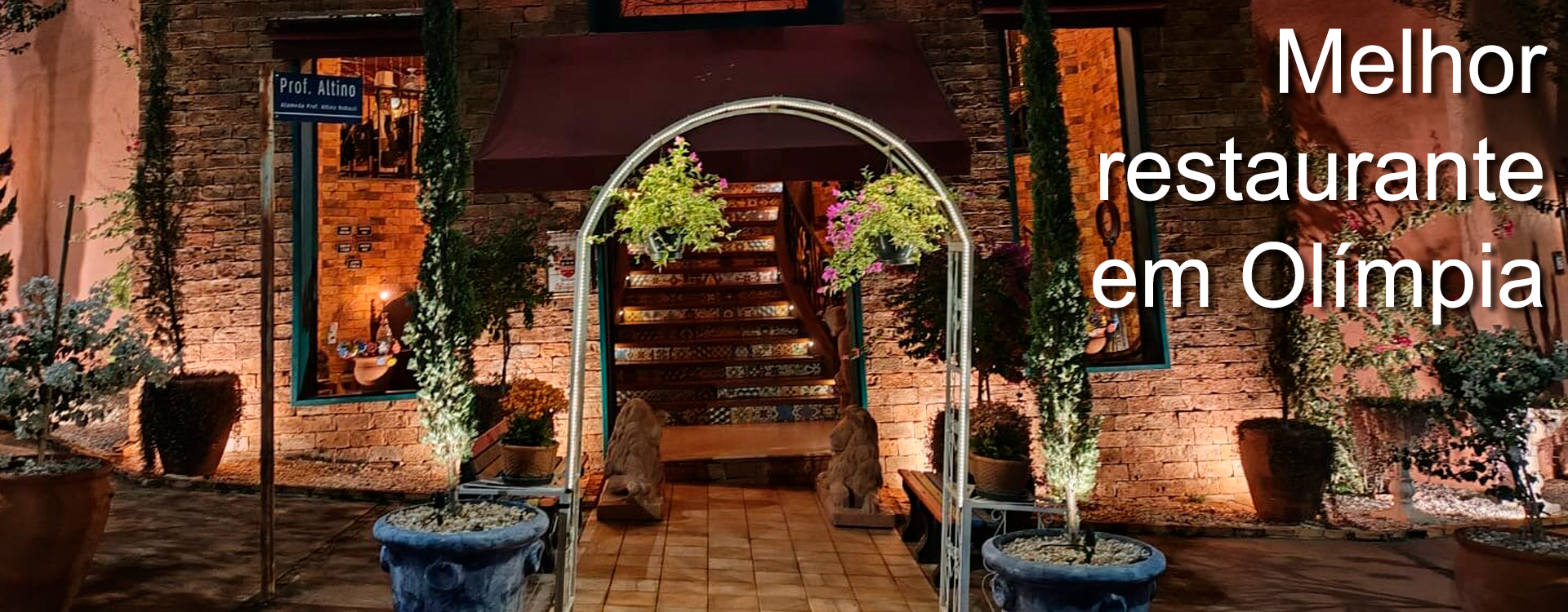 Frente do melhor restaurante em Olímpia fotografada à noite para demonstrar a beleza do lugar