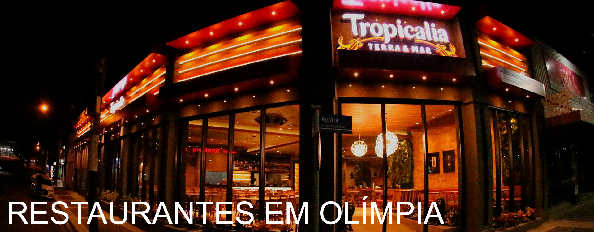 Restaurante em Olímpia com fachada de vidro e luzes acesas. Ele fica próximo ao Thermas dos Laranjais.