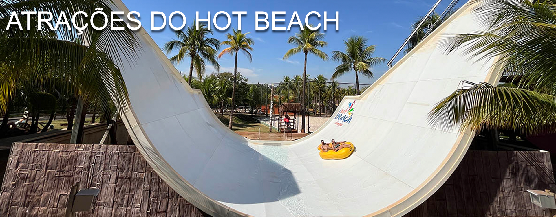 Asa Delta, uma das atrações do Hot Beach Olímpia, durante um dia ensolarado e com temperatura alta
