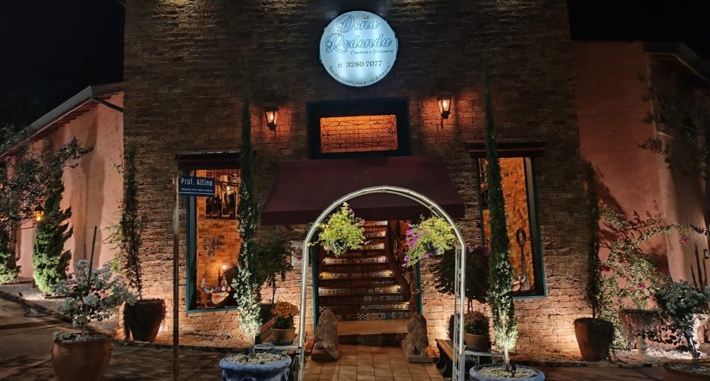 Frente da Dona Redonda Cantina & Pizzaria, um dos melhores restaurantes em Olímpia