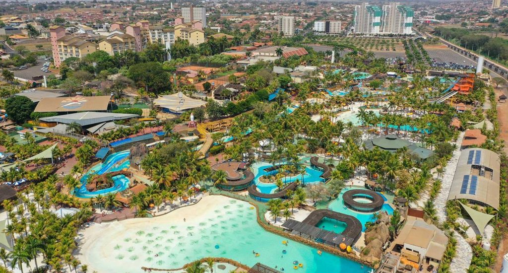 Vista de cima do Thermas dos Laranjais para quem está buscando opções sobre o que fazer em Olímpia