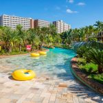 Parque aquático para visitar durante uma viagem na páscoa com as crianças, os amigos e a família