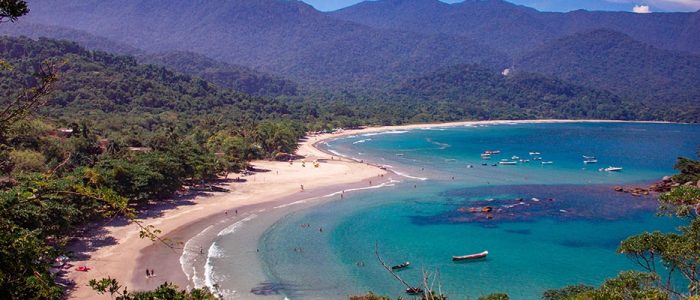 Ideia de viagem no dia dos namorados para Ilha Bela, uma cidade no litoral de São Paulo